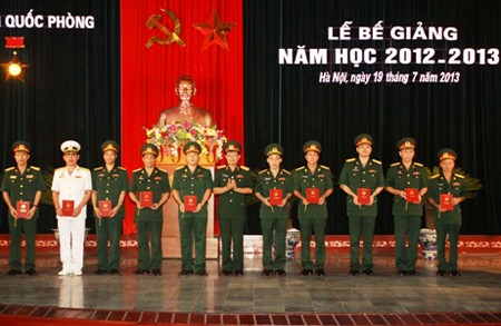 Academia de Defensa debe encabezar la formación de cuadros